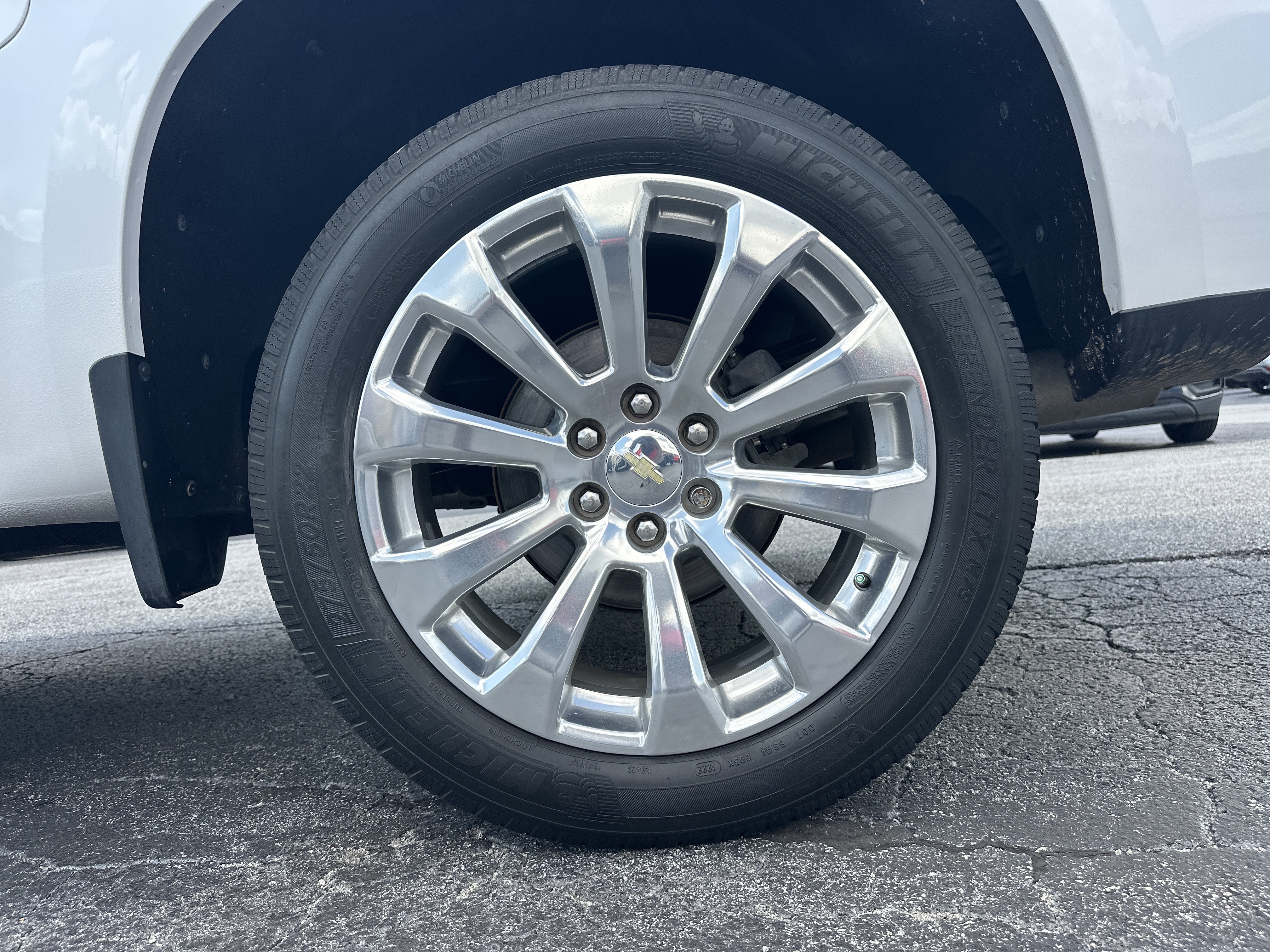 Used 2019 Chevrolet Silverado 1500 High Country w/ Technology Package AWD/4WD image 20