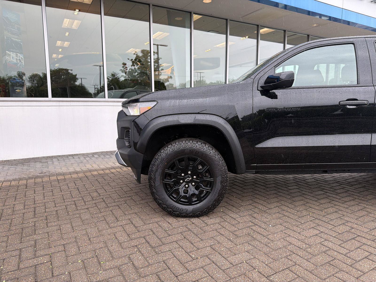 Used 2024 Chevrolet Colorado Trail Boss w/ Technology Package AWD/4WD image 9
