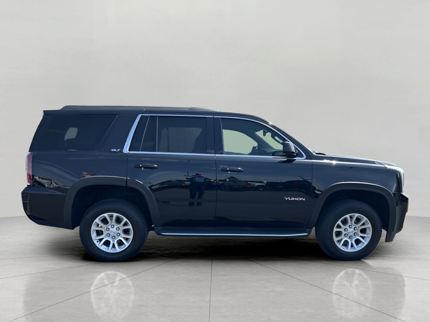 Used 2017 GMC Yukon SLT AWD/4WD image 8