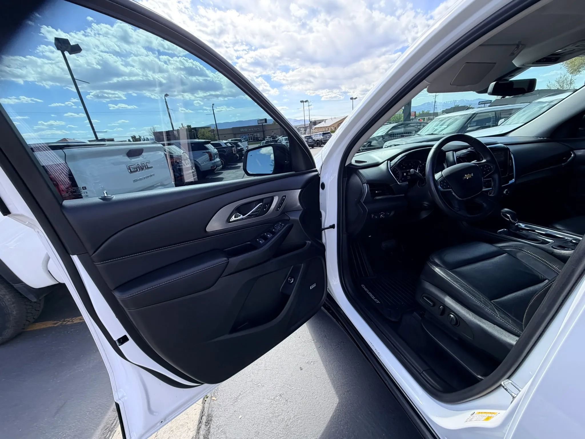 Used 2021 Chevrolet Traverse Premier w/ Redline Edition AWD/4WD image 9