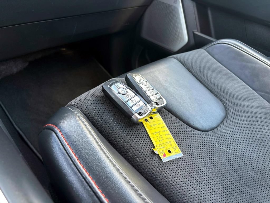 Used 2025 Ford F150 Raptor AWD/4WD image 31