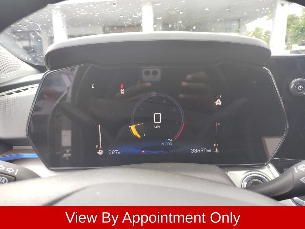 Used 2025 Chevrolet Trax LT w/ LT Convenience Package FWD image 2