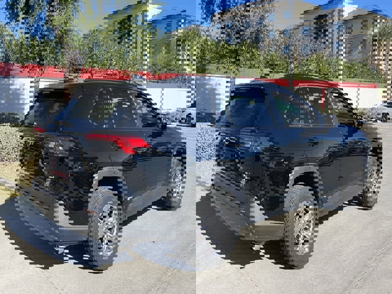 Used 2025 Toyota RAV4 XLE image 2