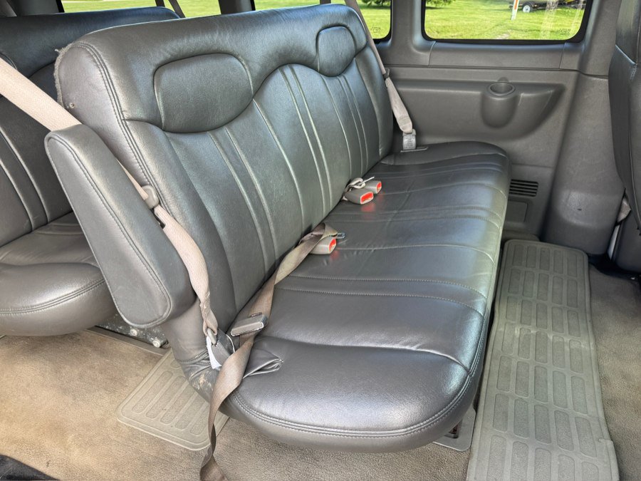 Used 2005 Chevrolet Express 3500 Passenger w/ LS Preferred Equipment Group RWD image 24