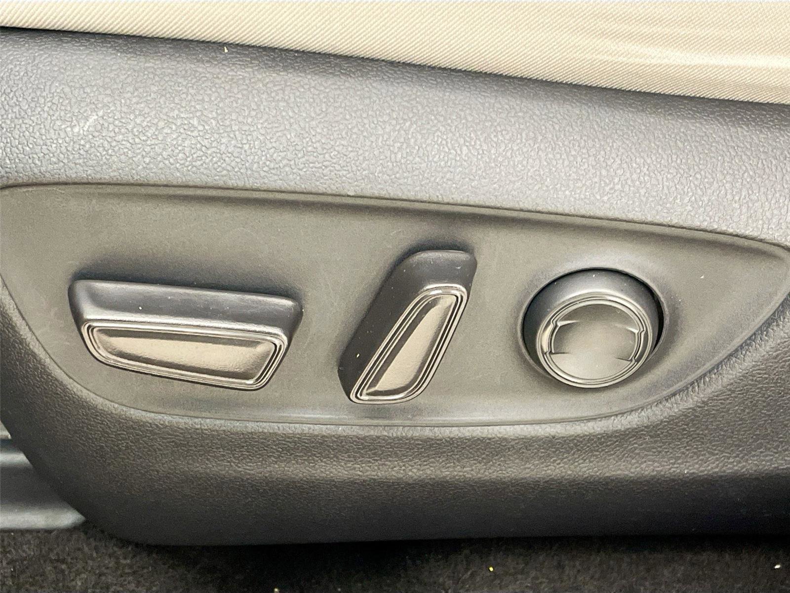 Used 2020 Toyota RAV4 XLE w/ Convenience Package AWD/4WD image 22