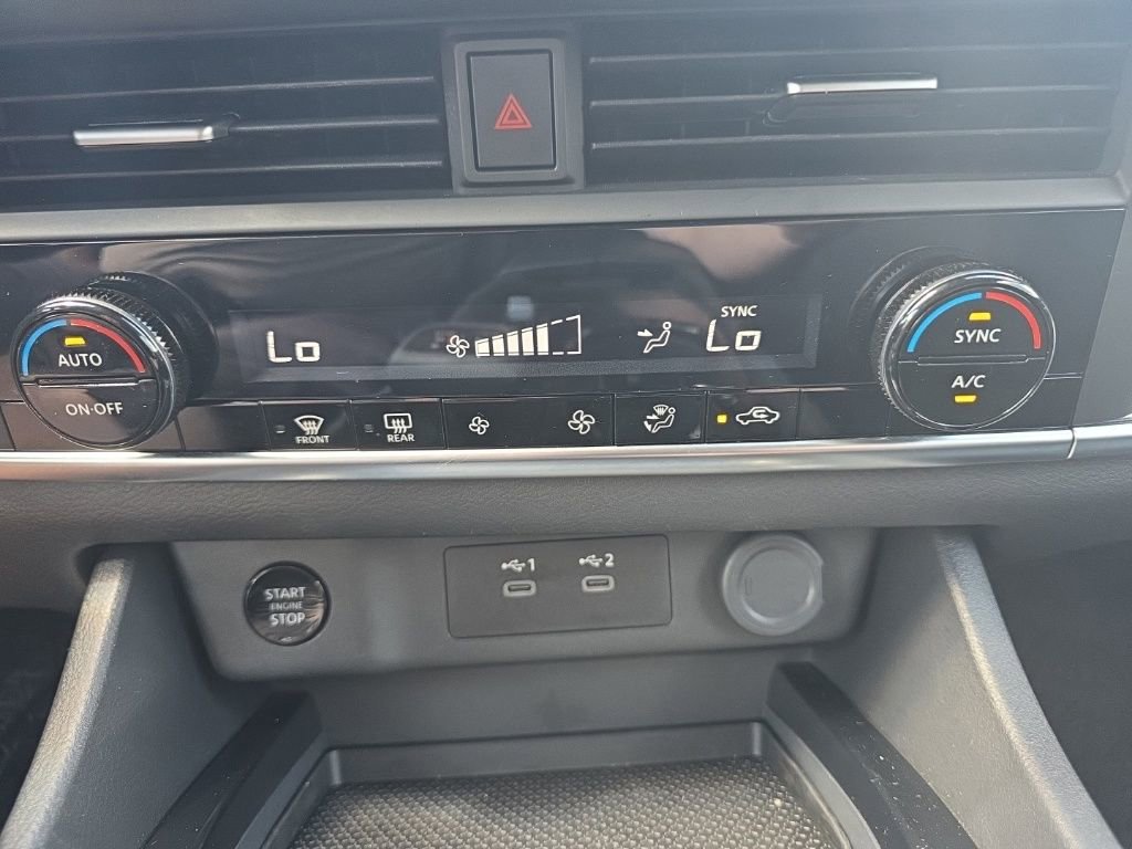 Used 2025 Nissan Rogue SV image 25