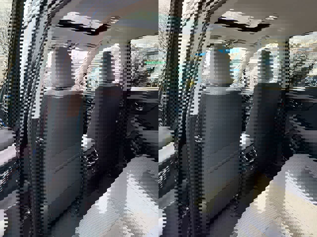 Used 2025 Subaru Outback Premium image 23