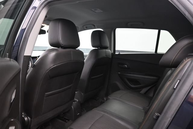 Used 2022 Chevrolet Trax LT w/ LT Convenience Package AWD/4WD image 16