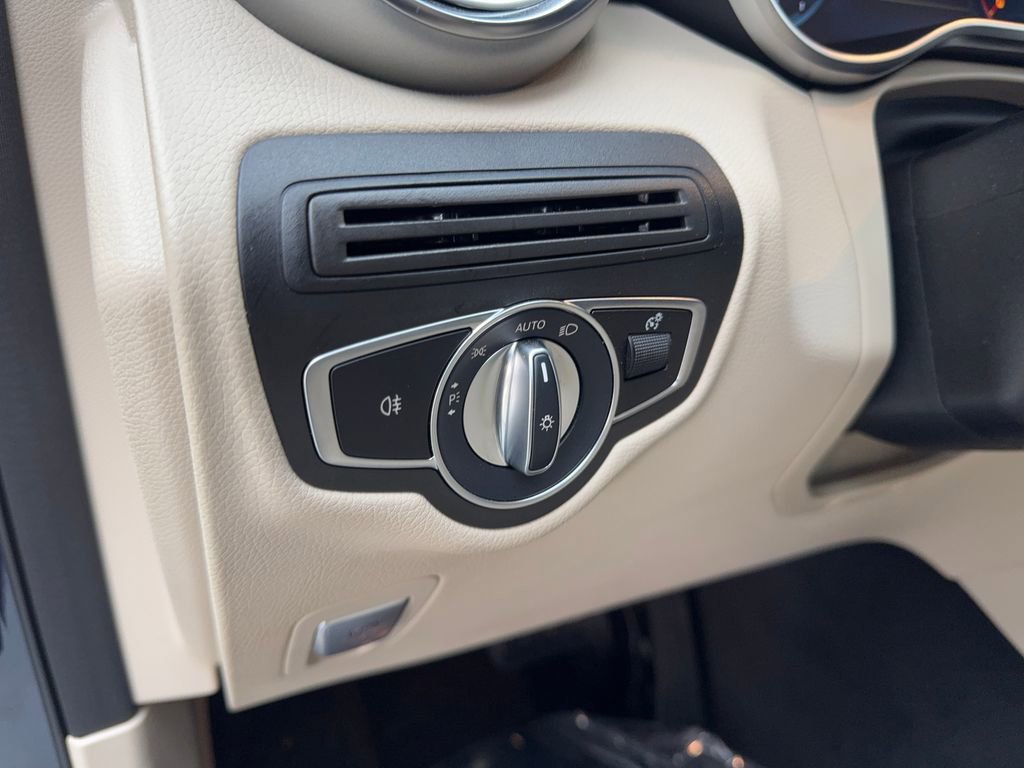 Used 2022 Mercedes-Benz GLC 300 4MATIC image 53