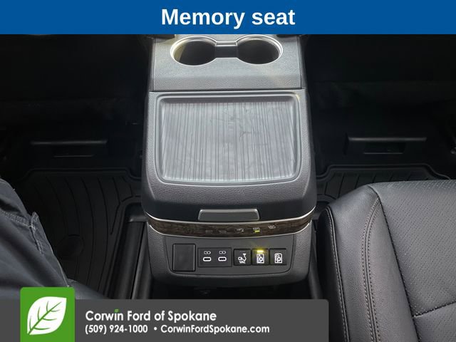 Used 2025 Toyota Sienna Platinum image 13