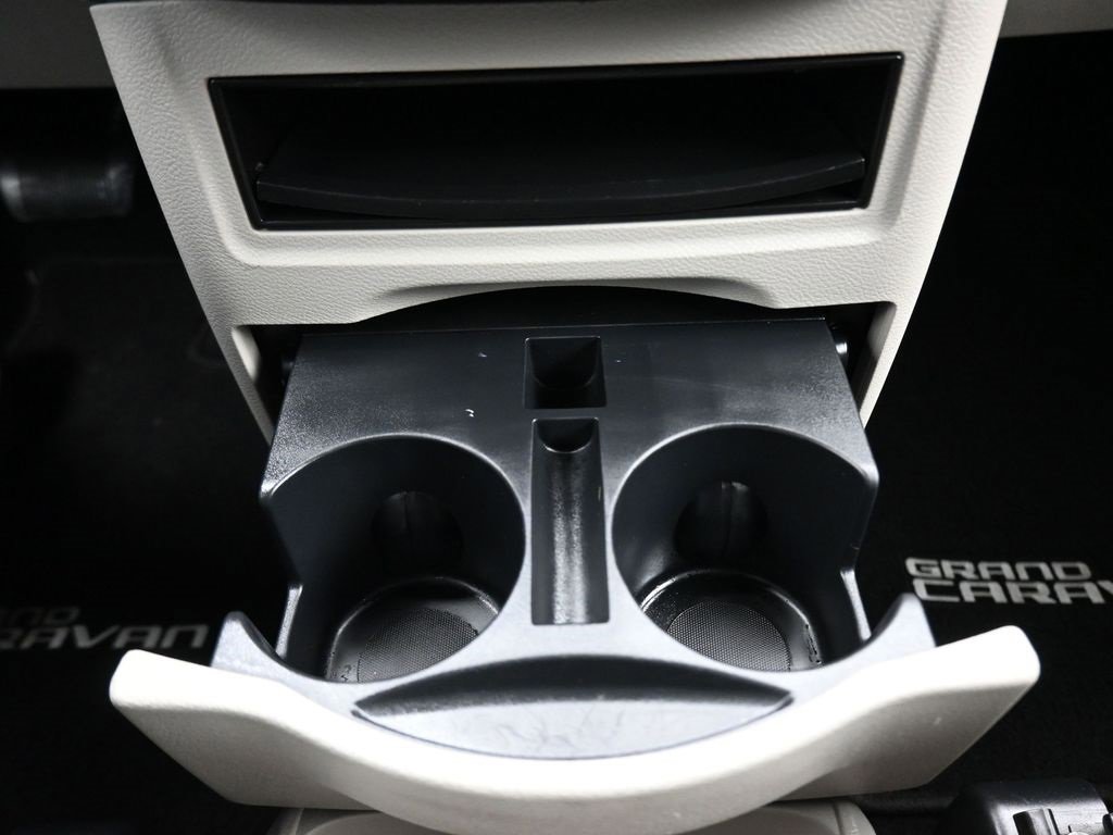 Used 2016 Dodge Grand Caravan SE image 18