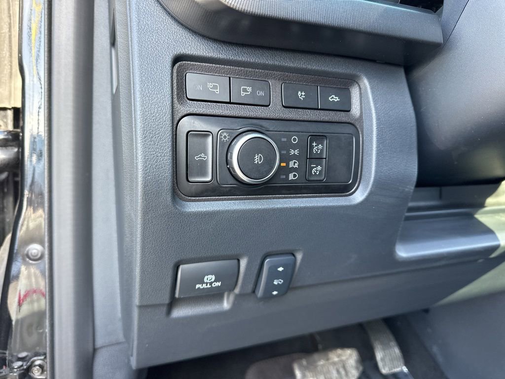 Used 2024 Ford F350 Platinum w/ FX4 Off-Road Package image 27