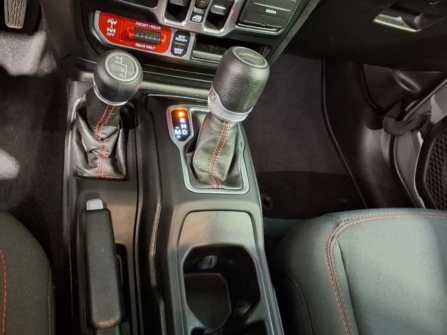 Used 2020 Jeep Gladiator Rubicon w/ Cold Weather Group AWD/4WD image 16