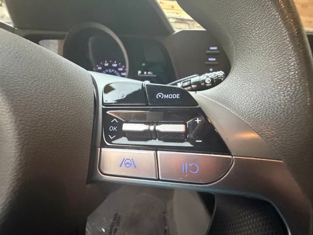 Used 2023 Hyundai Elantra SEL w/ Preferred Accessory Package FWD image 26