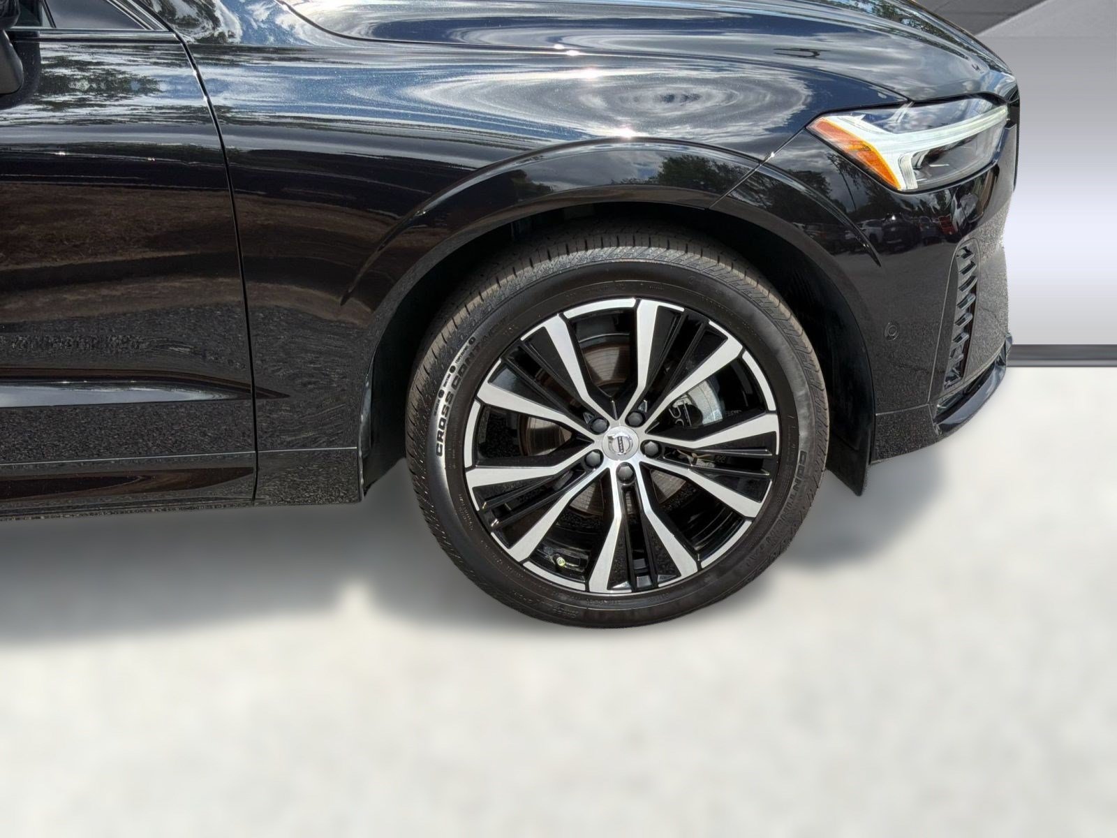 Certified 2024 Volvo XC60 B5 Plus w/ Protection Package Premier AWD/4WD image 13