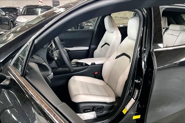 New 2026 Lexus UX 300h AWD image 9