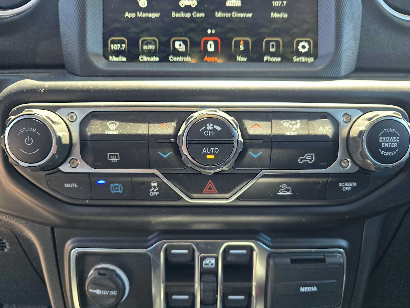Used 2022 Jeep Wrangler Unlimited Sahara AWD/4WD image 28