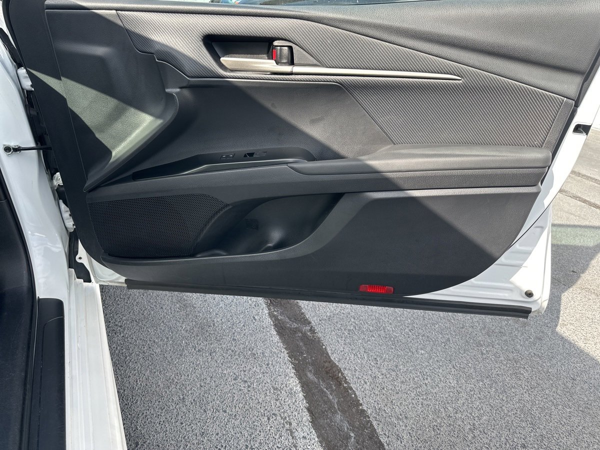 Used 2025 Toyota Camry SE image 26