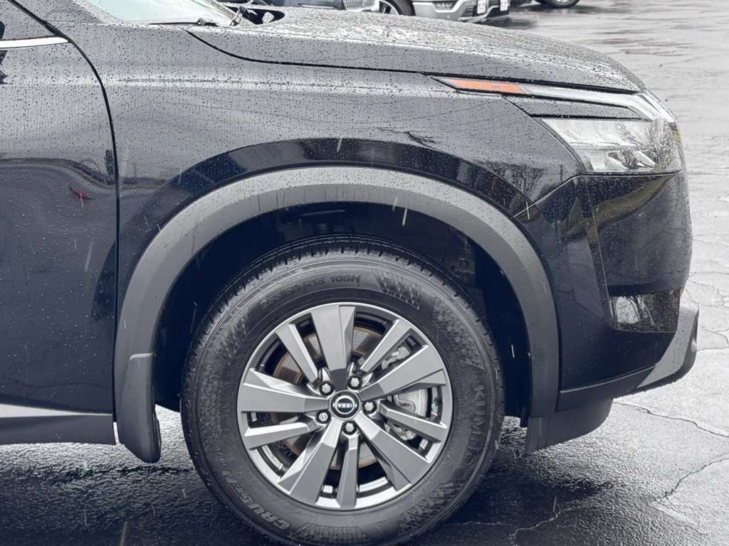 Used 2025 Nissan Pathfinder S image 40