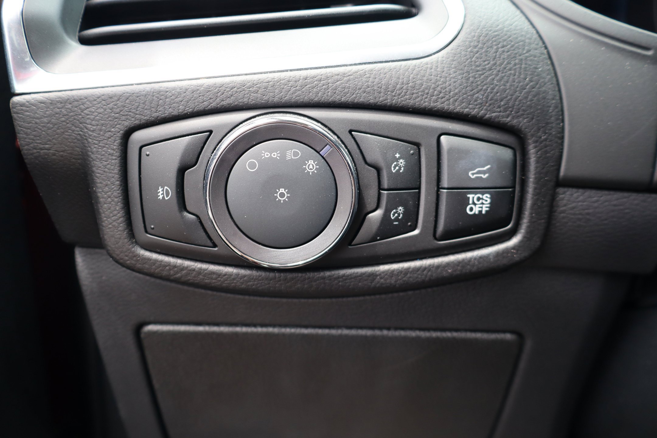 Used 2024 Ford Edge Titanium AWD/4WD image 16