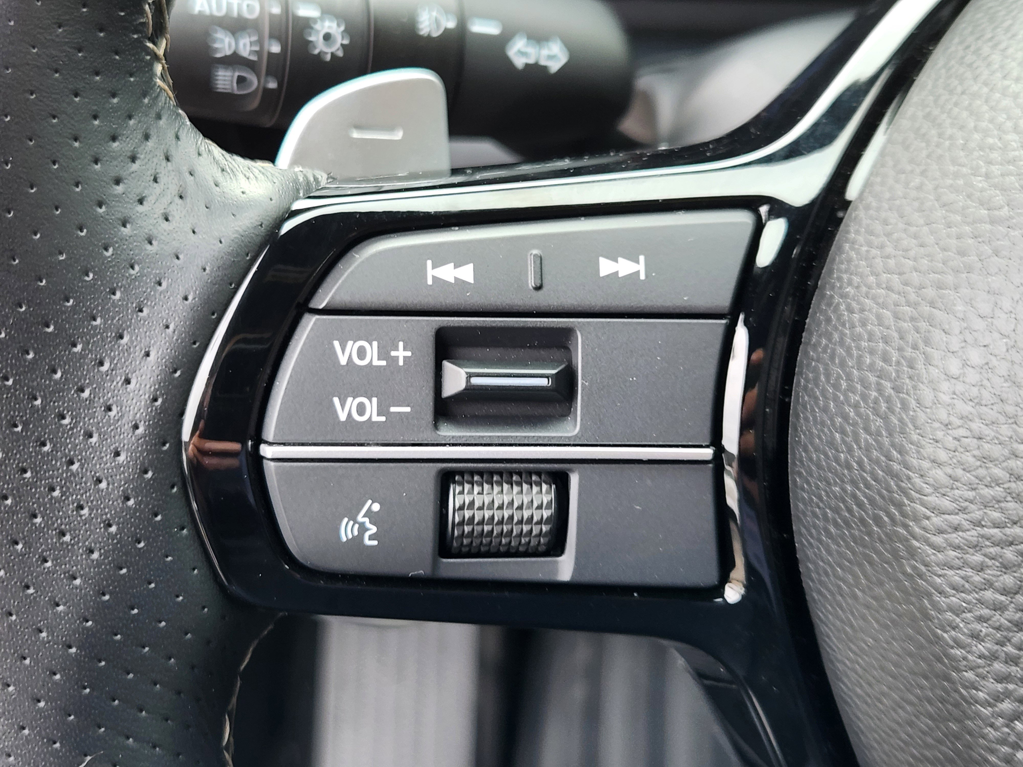 Certified 2025 Acura ADX A-Spec image 23