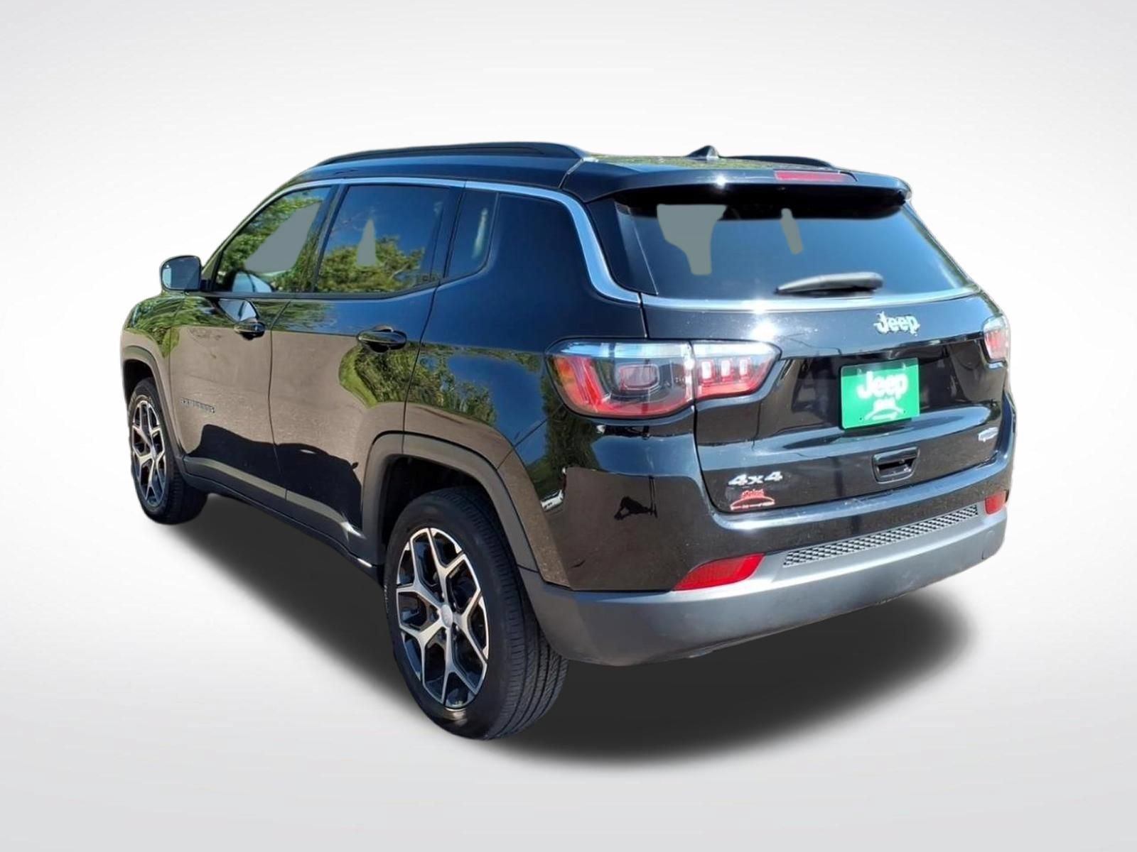 Used 2024 Jeep Compass Latitude AWD/4WD image 3