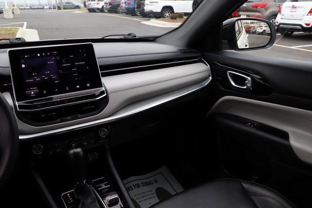 Used 2024 Jeep Compass Limited image 26