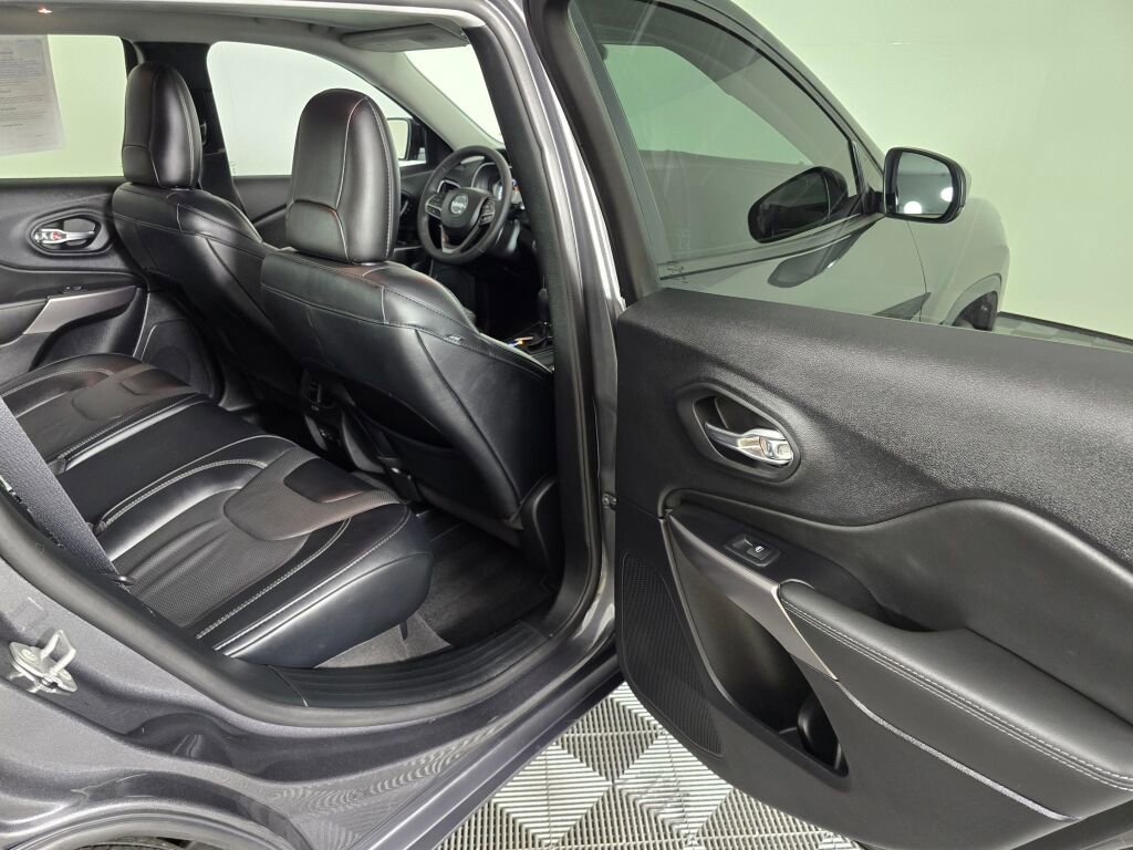 Used 2022 Jeep Cherokee Limited image 36