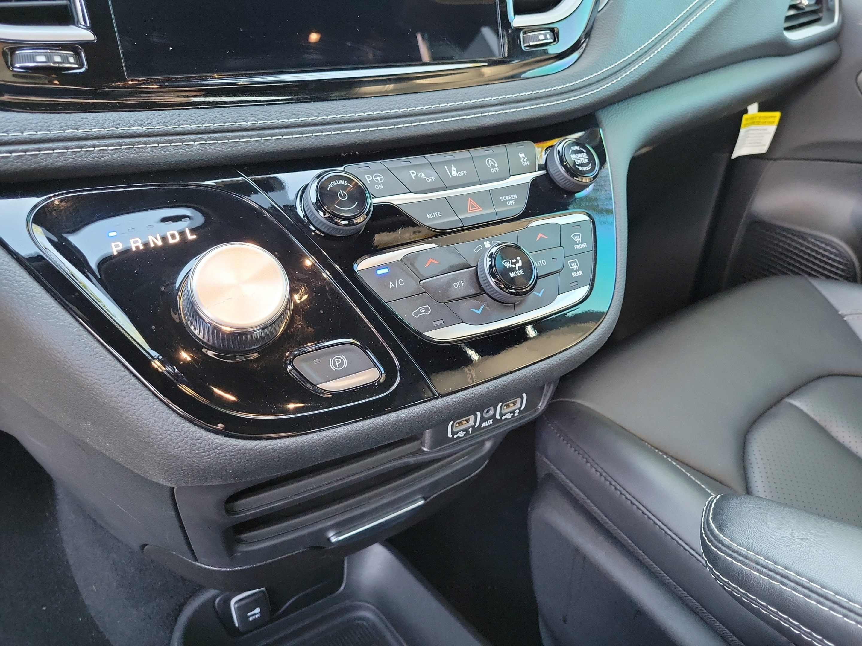 Used 2025 Chrysler Pacifica Select FWD image 21