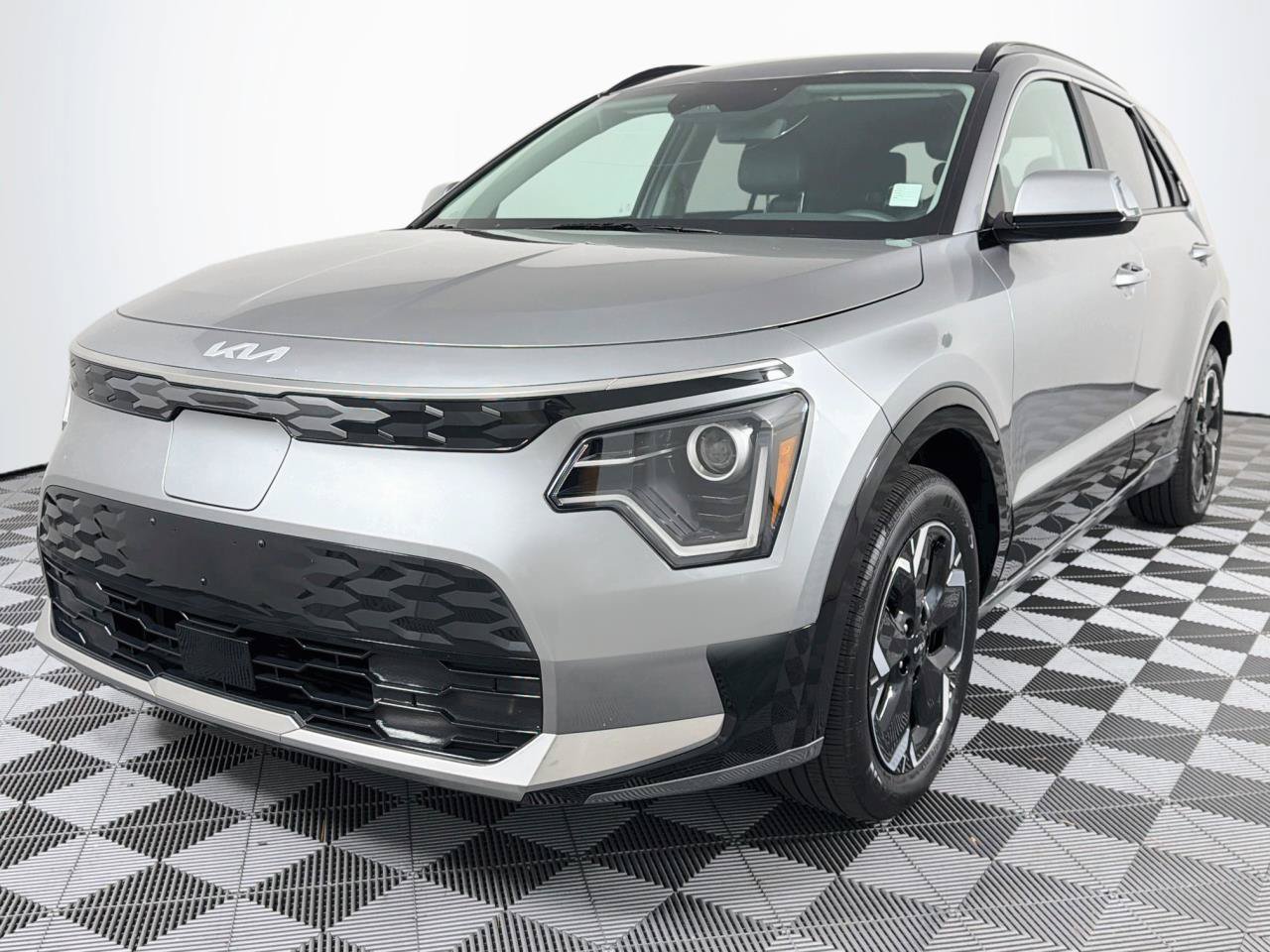 Used 2025 Kia Niro Wind w/ Wind Preserve Package FWD image 5