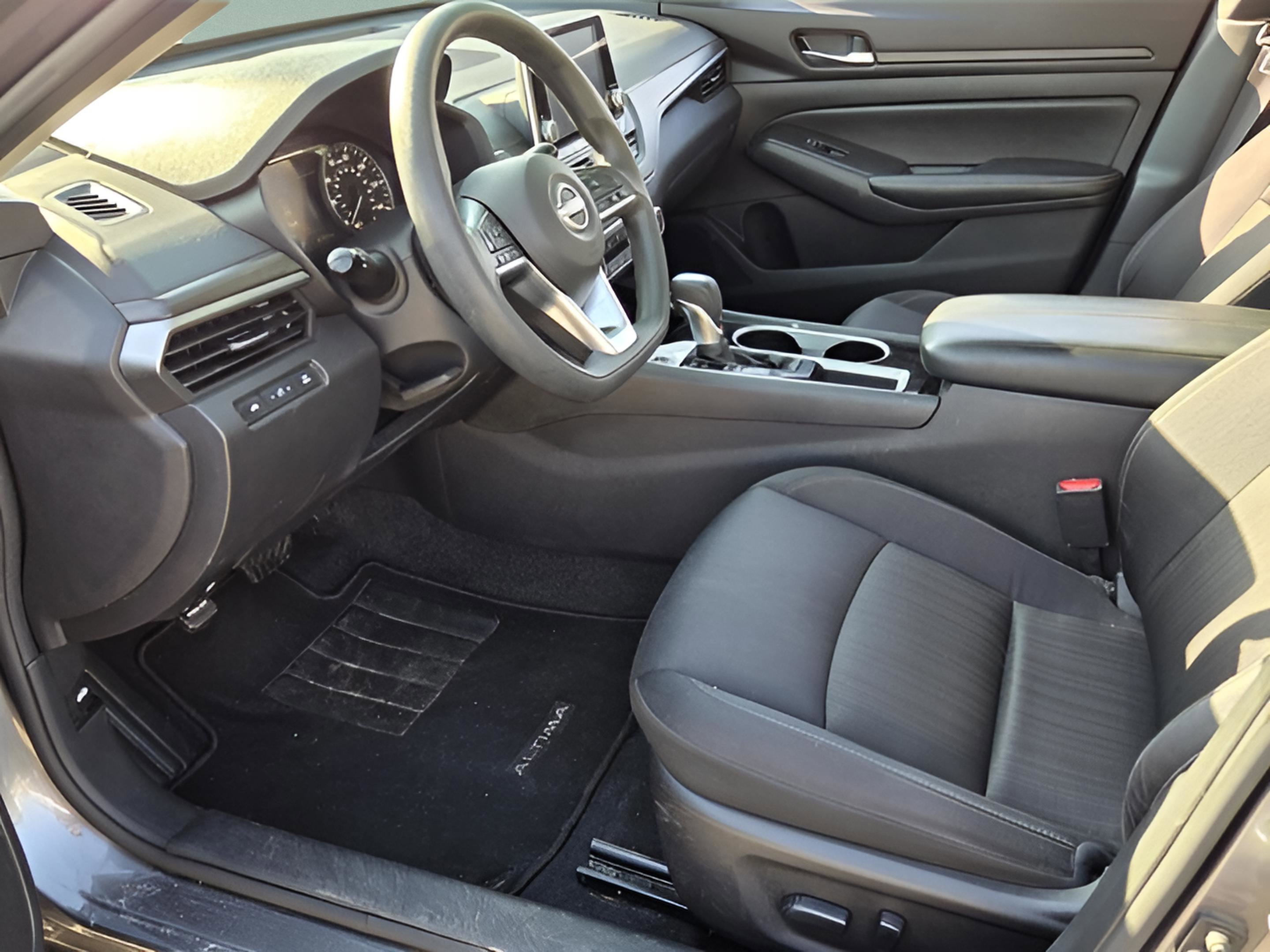 Used 2024 Nissan Altima 2.5 SV image 12