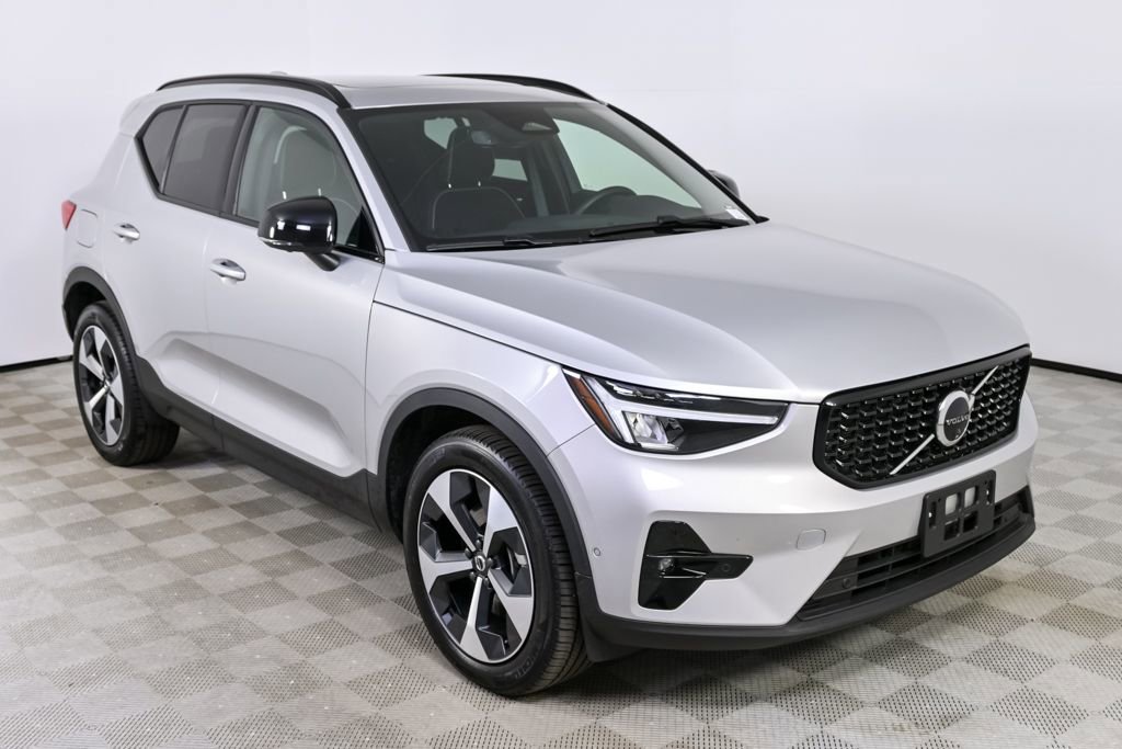 Certified 2025 Volvo XC40 B5 Plus image 27