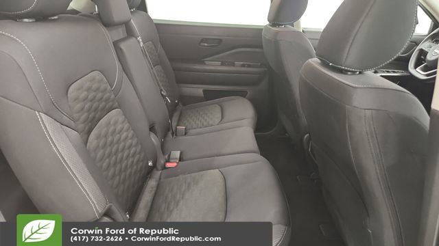 Used 2024 Nissan Pathfinder S image 26