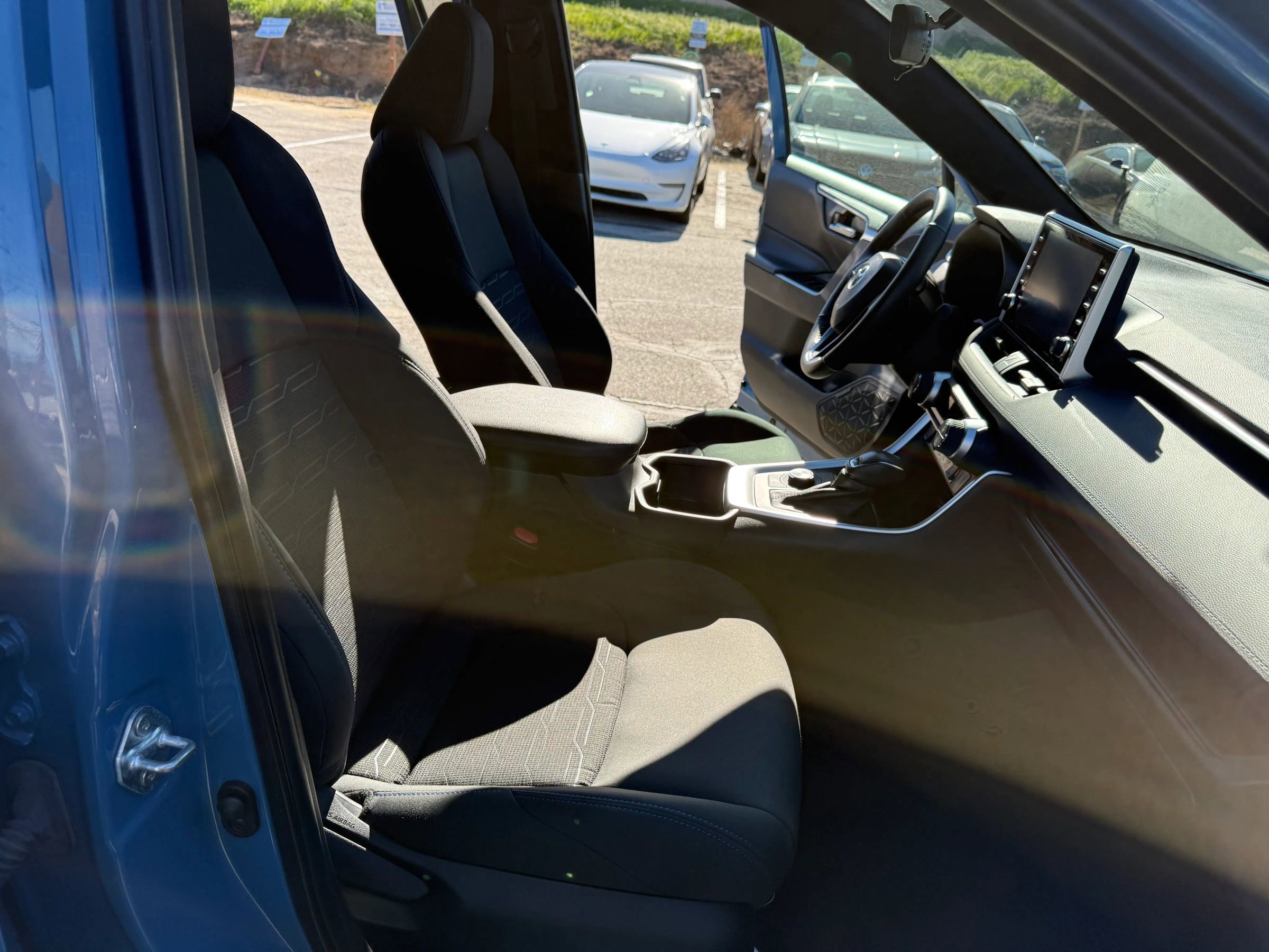 Used 2022 Toyota RAV4 SE w/ Convenience Package image 31