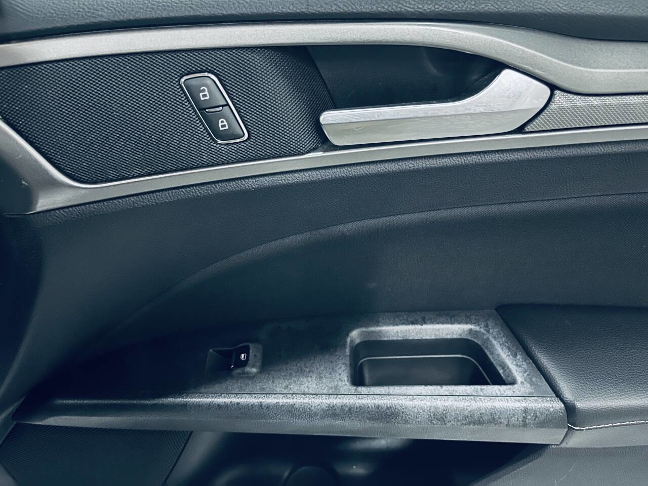 Used 2019 Ford Fusion SE FWD image 29