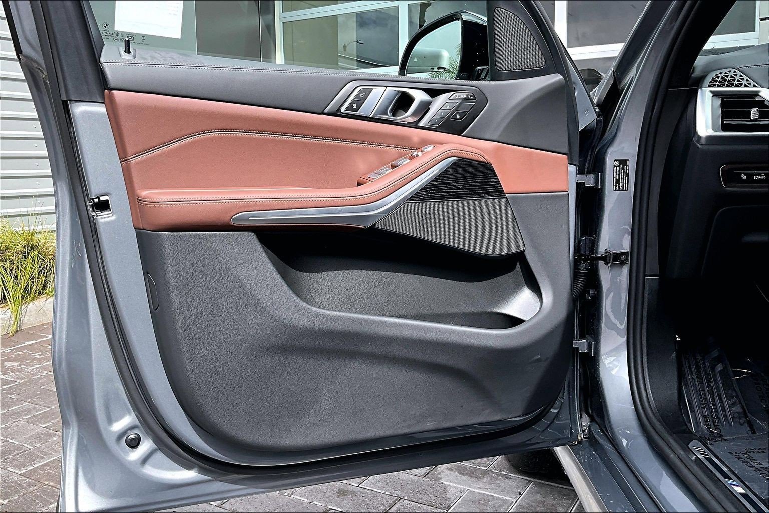 Used 2025 BMW X7 xDrive40i w/ M Sport Package image 23