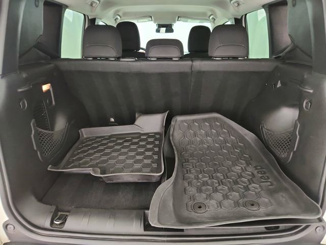 Used 2019 Jeep Renegade Latitude w/ Cold Weather Group image 27