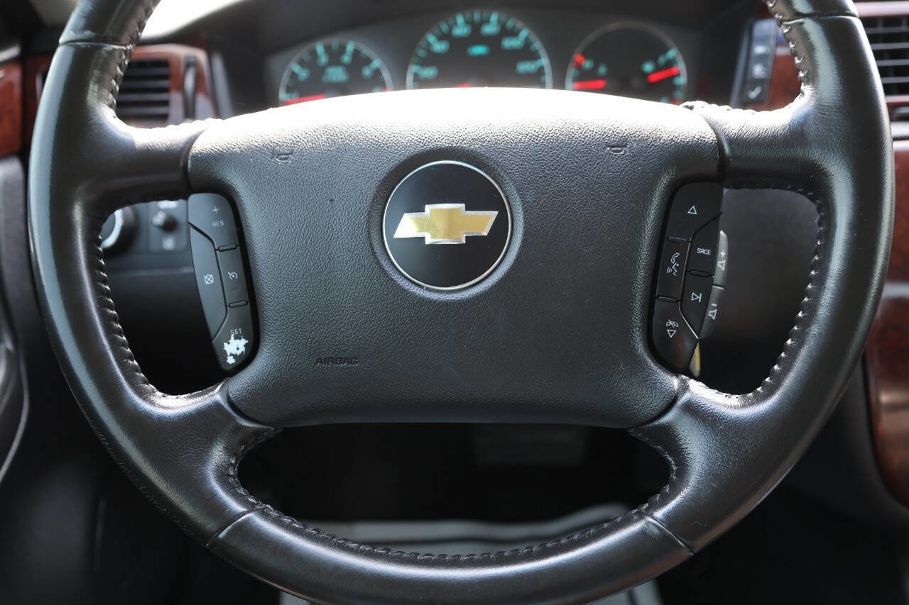 Used 2011 Chevrolet Impala LT w/ Luxury Edition Package FWD image 18