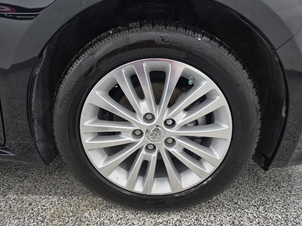 Used 2013 Toyota Avalon XLE Touring FWD image 31