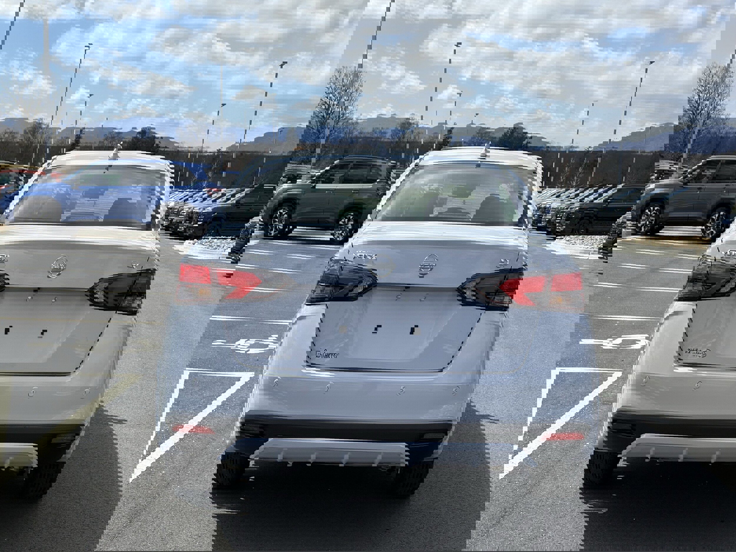 Used 2024 Nissan Versa SV w/ Trunk Package image 10