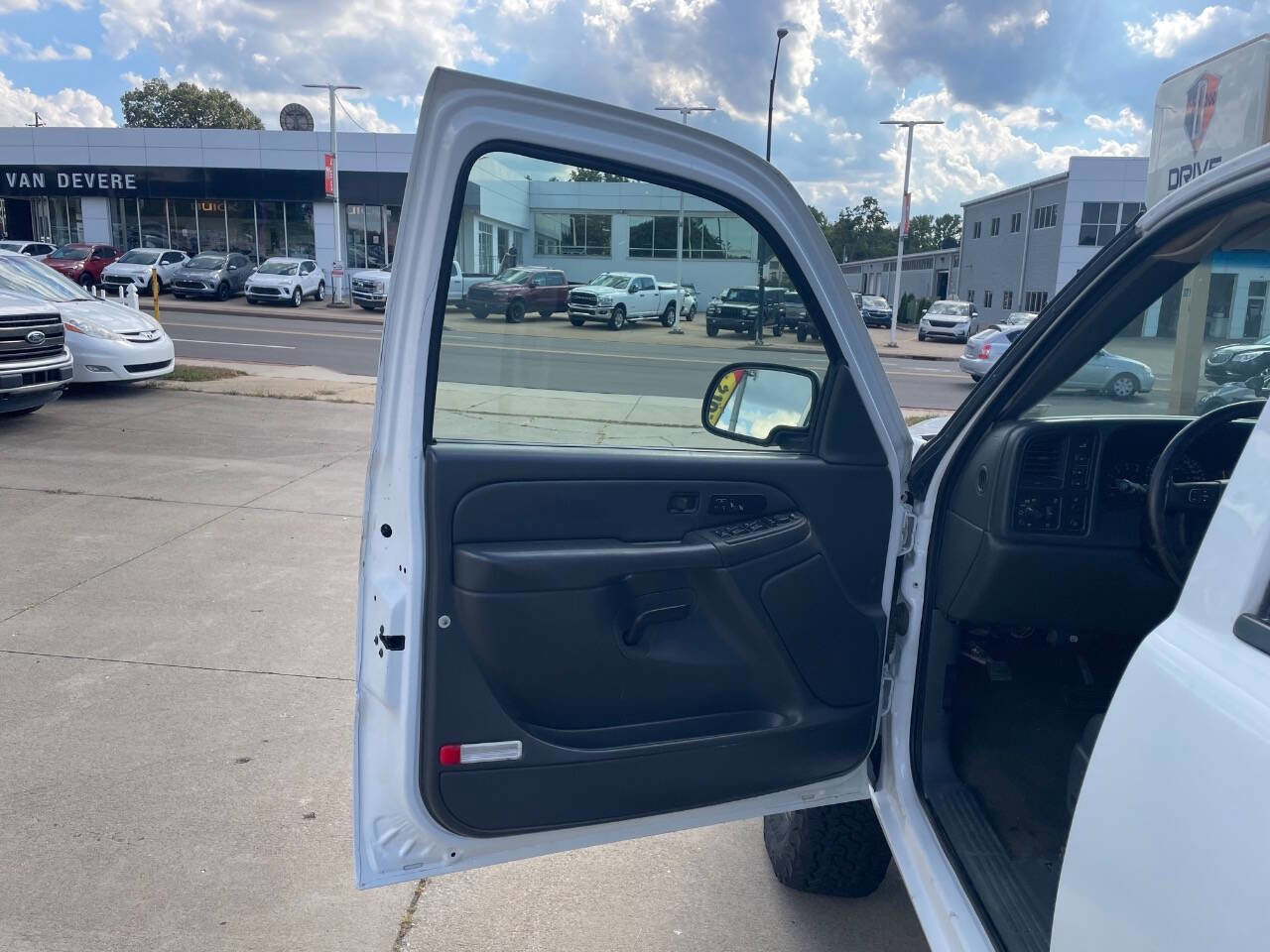 Used 2006 Chevrolet Silverado 2500 LT w/ Heavy-Duty Power Package image 24