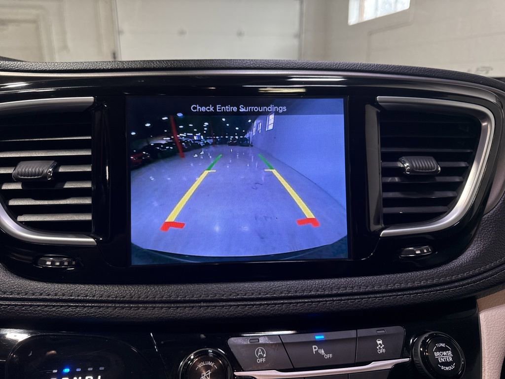 Used 2017 Chrysler Pacifica Limited w/ UConnect Theater Package image 25