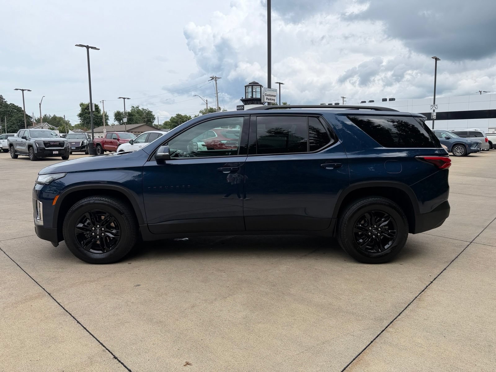 Used 2023 Chevrolet Traverse LT FWD image 8