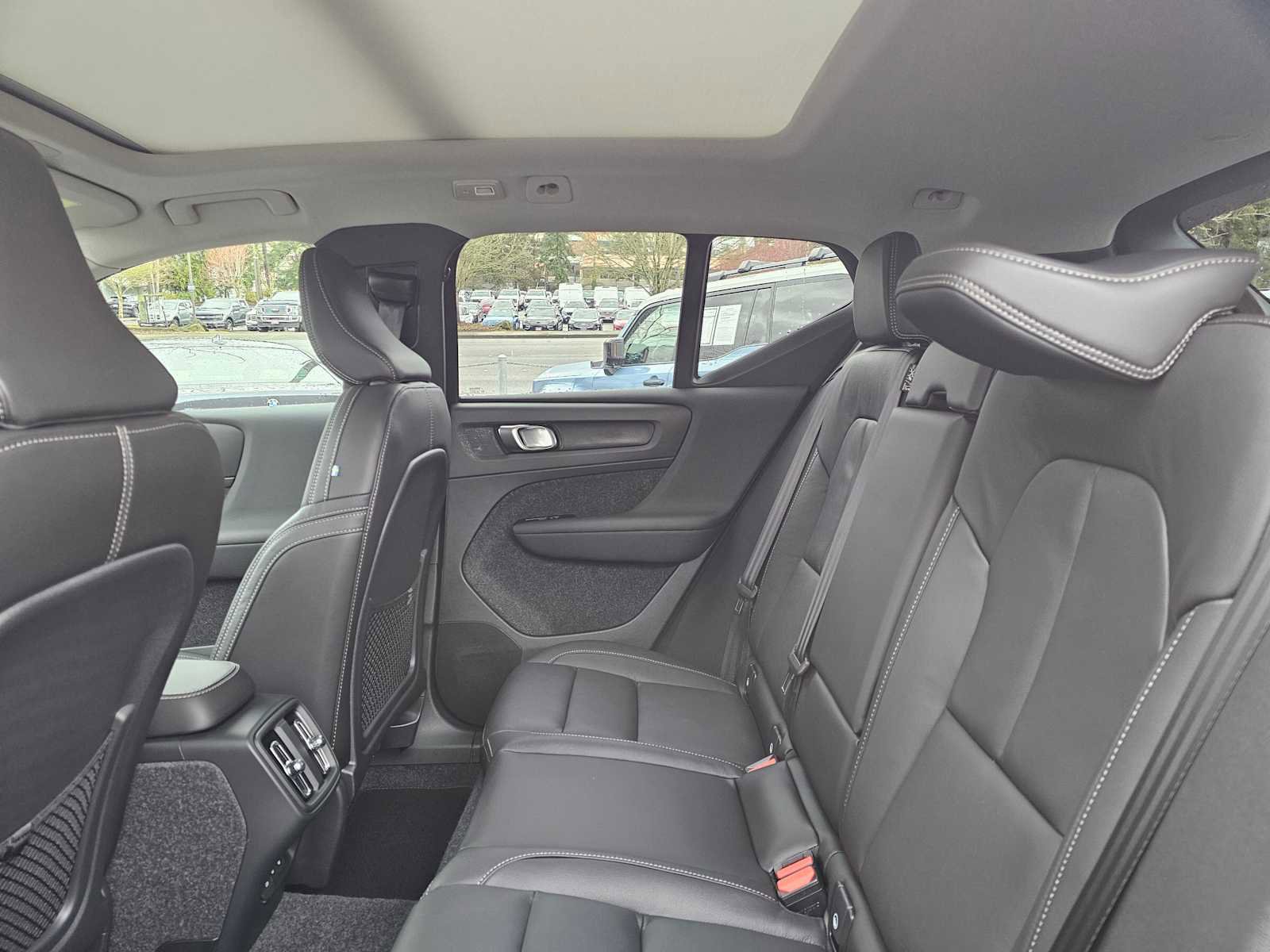 New 2026 Volvo XC40 B5 Core w/ Climate Package image 19