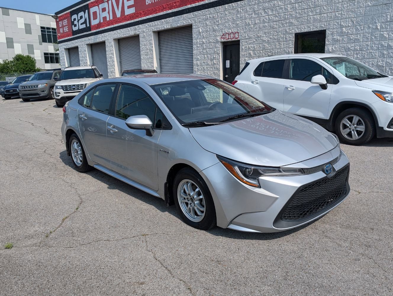 Used 2020 Toyota Corolla LE image 4