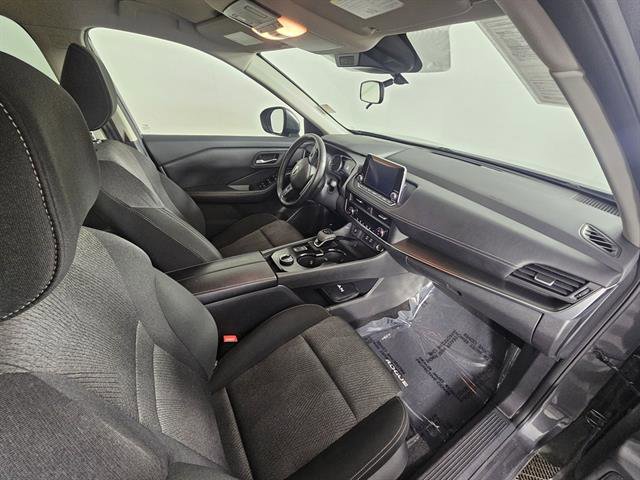 Used 2025 Nissan Rogue SV image 15