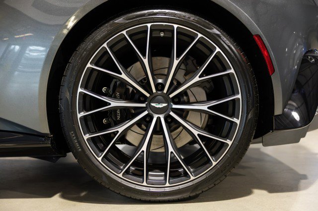 Used 2023 Aston Martin V8 Vantage Coupe image 21