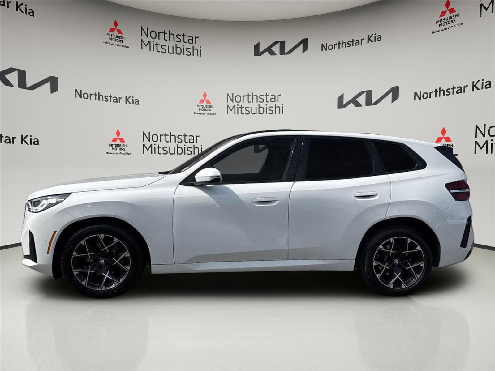 Used 2025 BMW X3 xDrive30i w/ Premium Package image 2