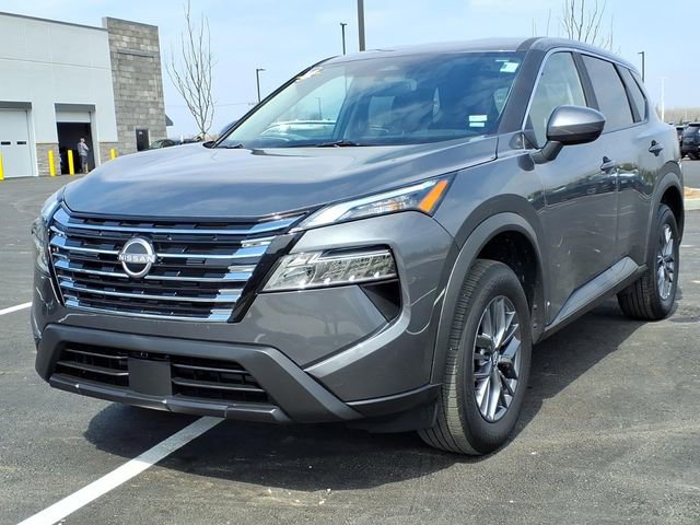 Used 2026 Nissan Rogue SV image 2