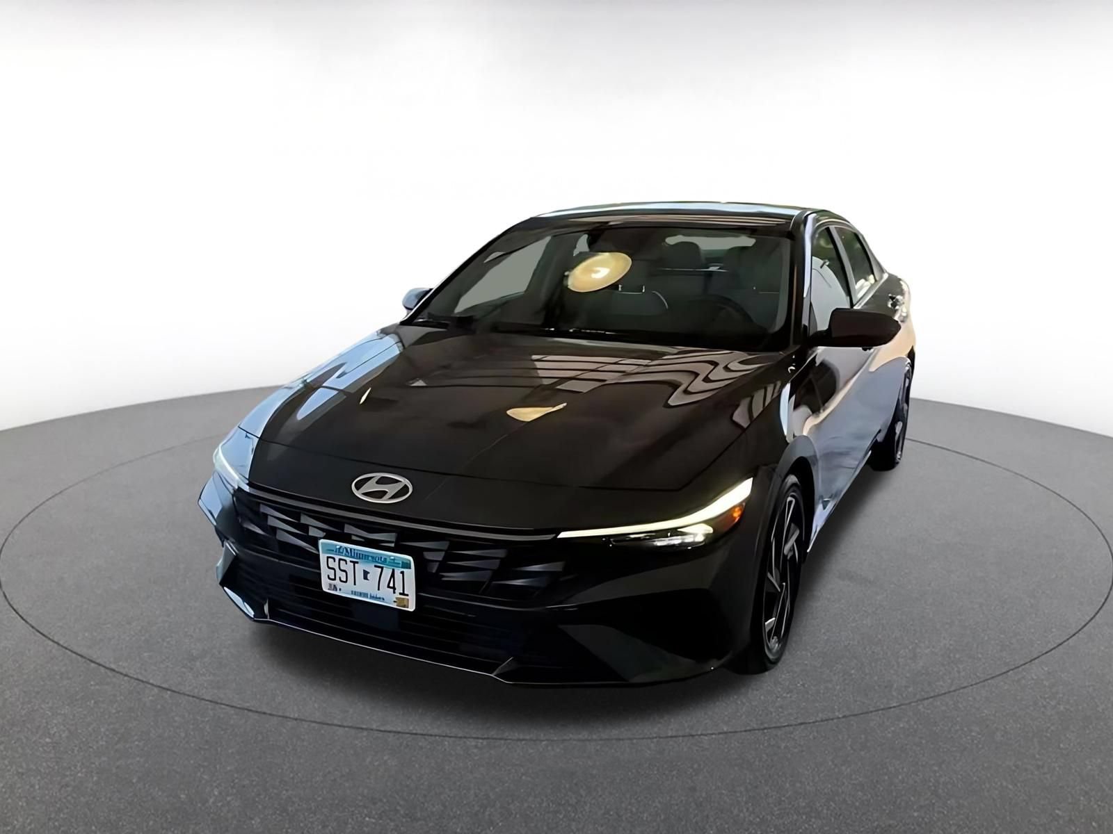 Used 2025 Hyundai Elantra Limited FWD image 4